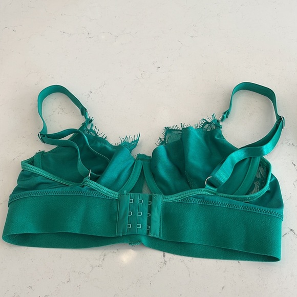 Emerald green matching bra and garter set - Picture 4 of 5